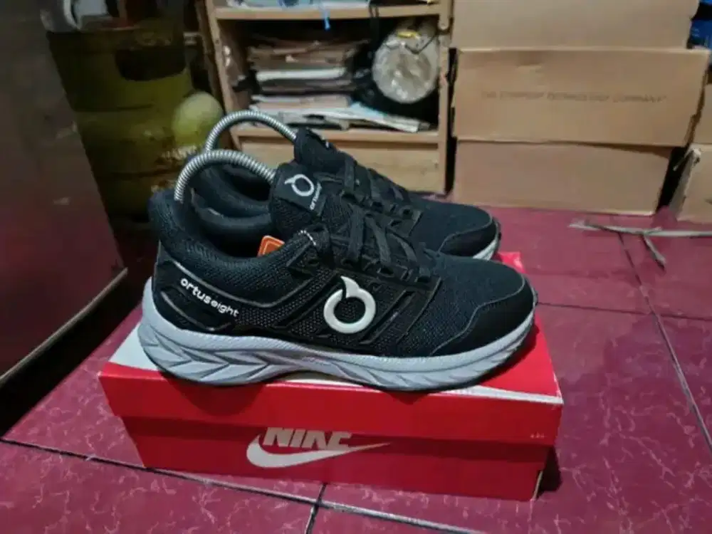 Sepatu buat olah raga