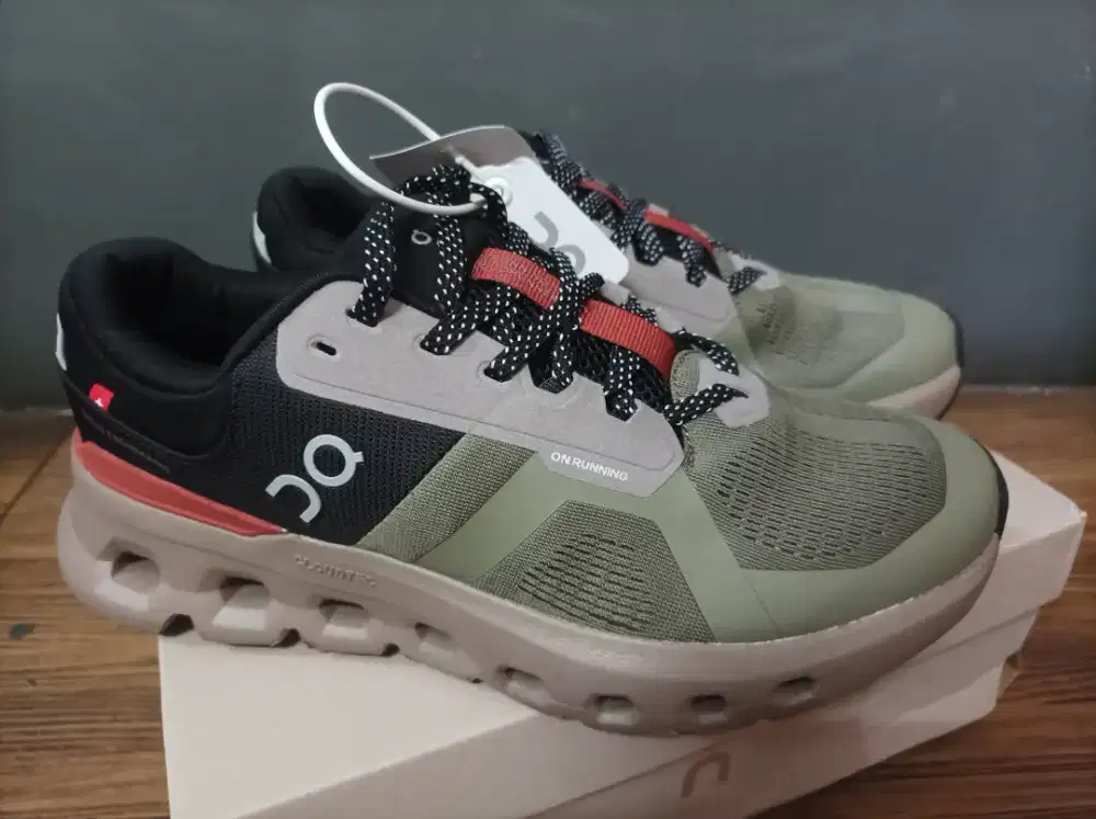 Sepatu running ON Cloud