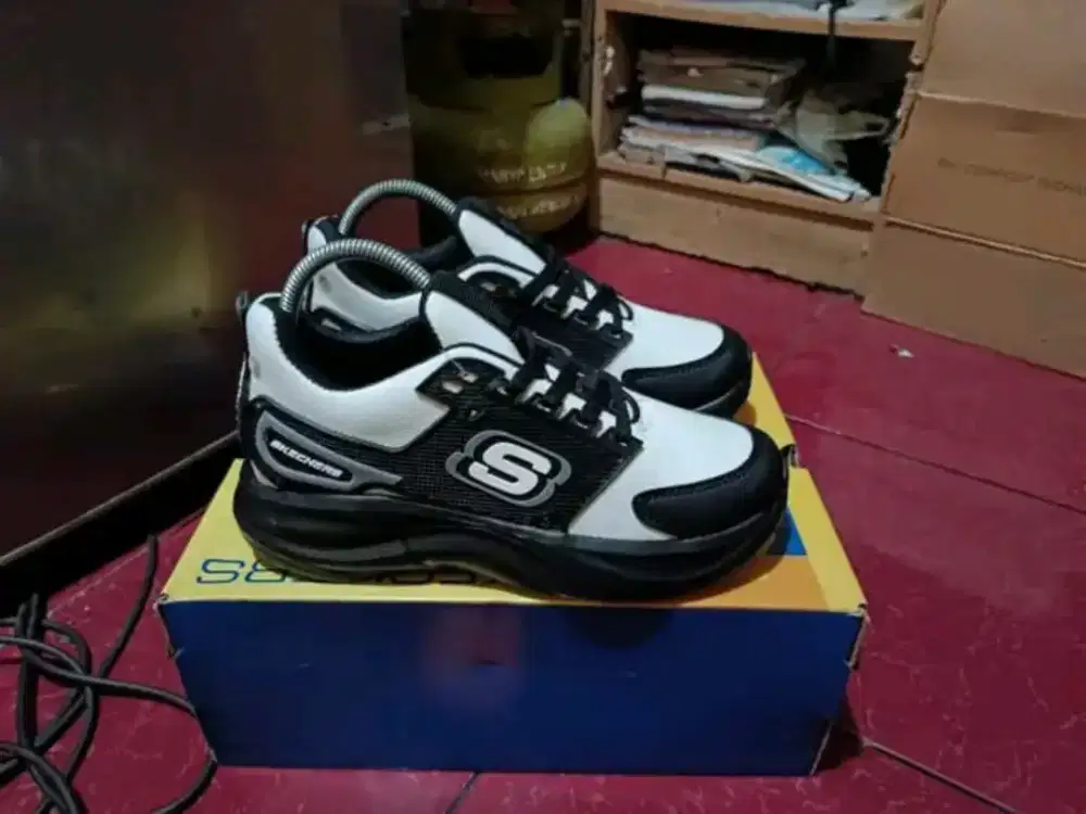 Sepatu buat olah raga