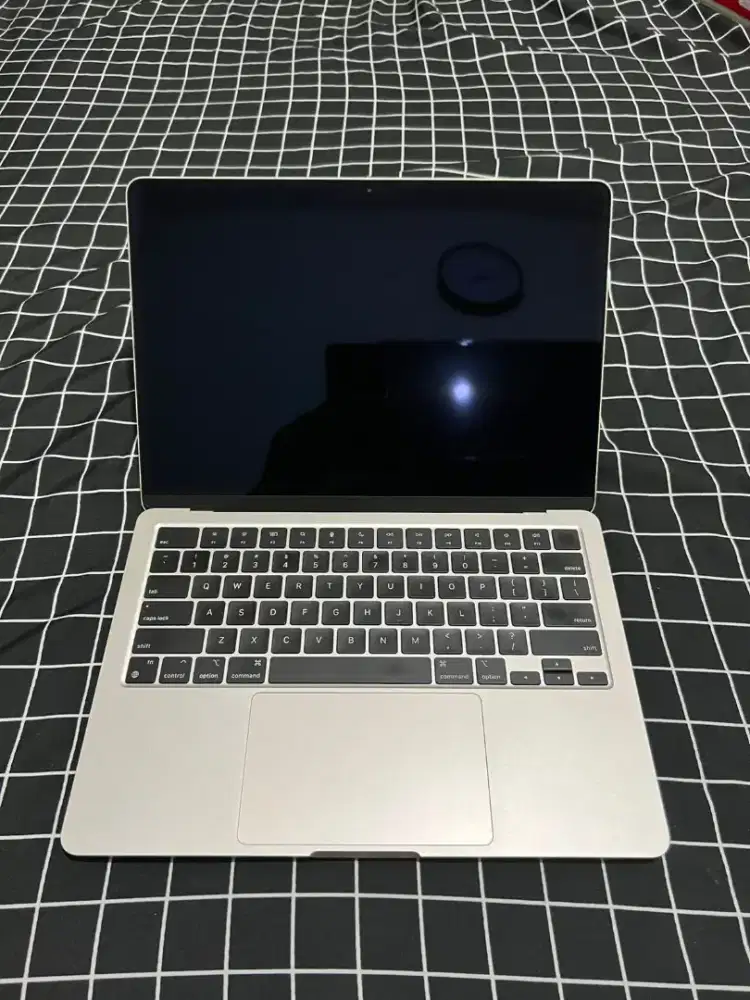 WTS Macbook Air M2 16/256 GB | Starlight (Preloved)