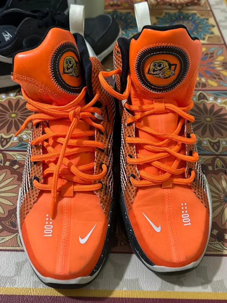 Sepatu basket nike