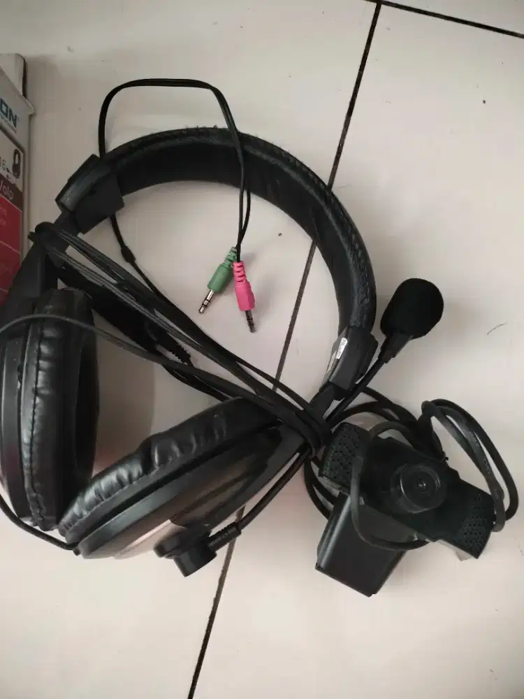 Headphone-webcam