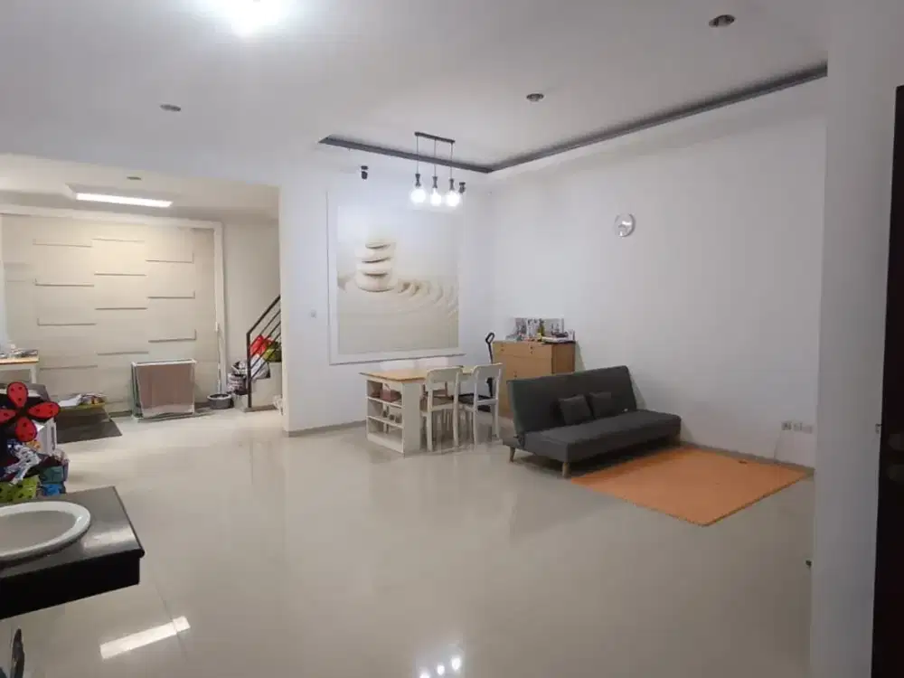 Rumah Nyaman Terawat Taman Holis Indah 1