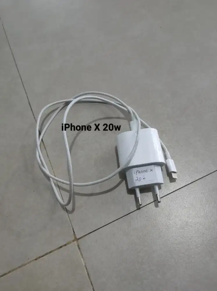 Charger iPhone X 20w second like new