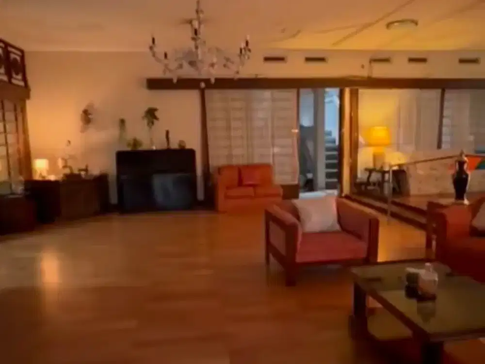 Dijual Disewakan Rumah Besar Hoek di Setrasari