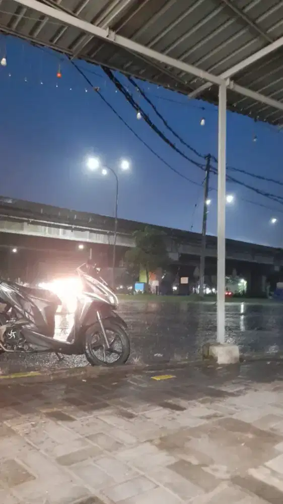 Cari  pegawai seblak perempuan