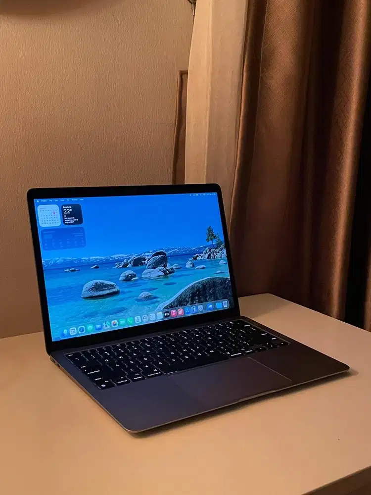 Macbook Air M1 2020 8/256 ex iBox