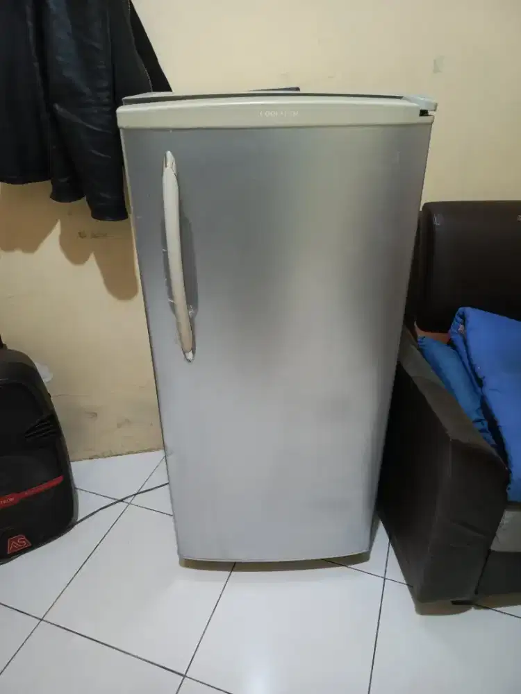 Kulkas merk Samsung orsinilan blm pernah servies