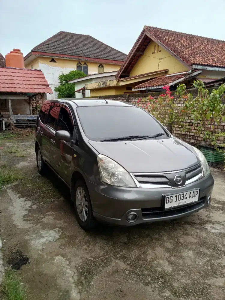 Nissan grand livina XV 2011