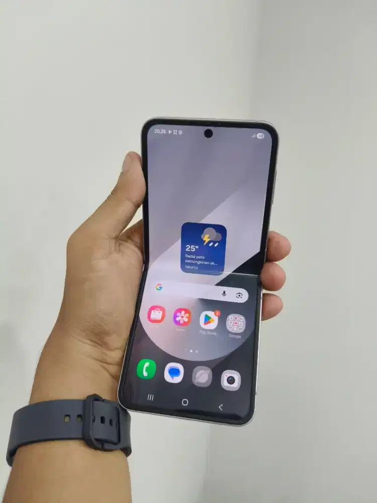 Samsung Z flip 6 12/256 GB sein