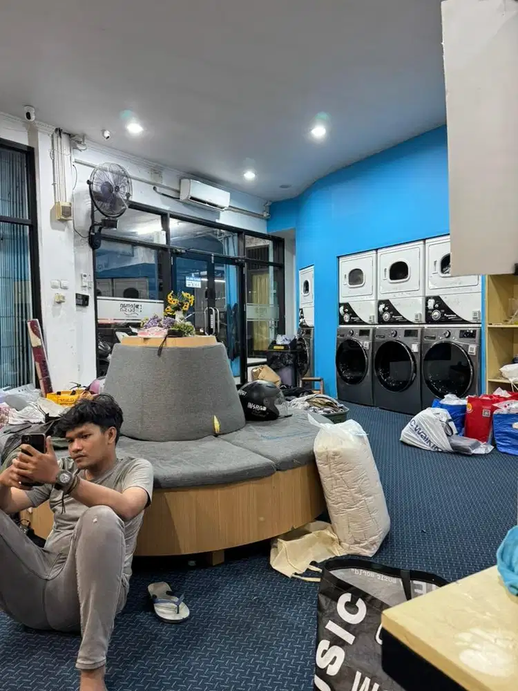 DICARI COURIR laundry dan bantu back up ( kirim cv)