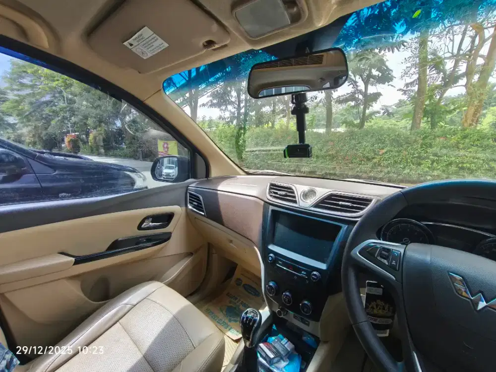 Wuling Confero S 1.5 L MT Captain Seat