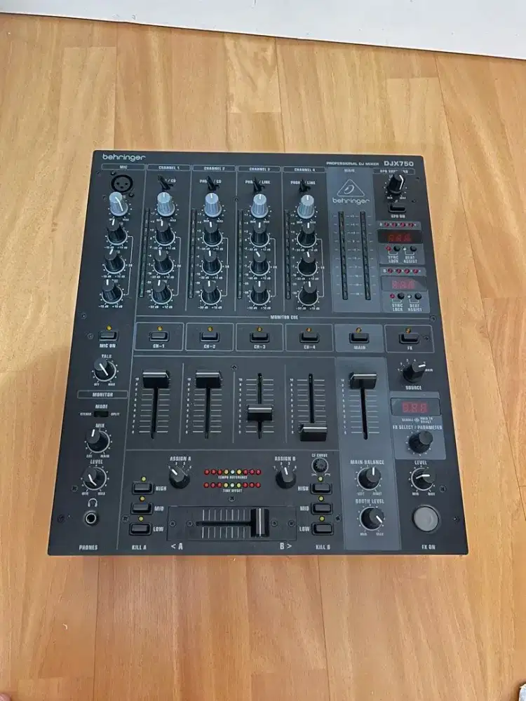 Behringer Pro Mixer DJX750