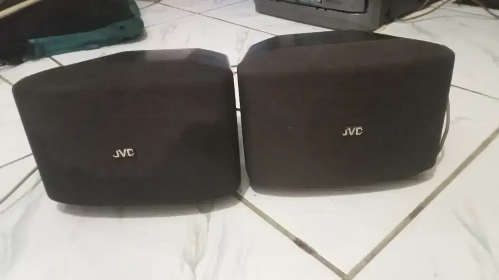 Speaker kecil JVC kiri kanan