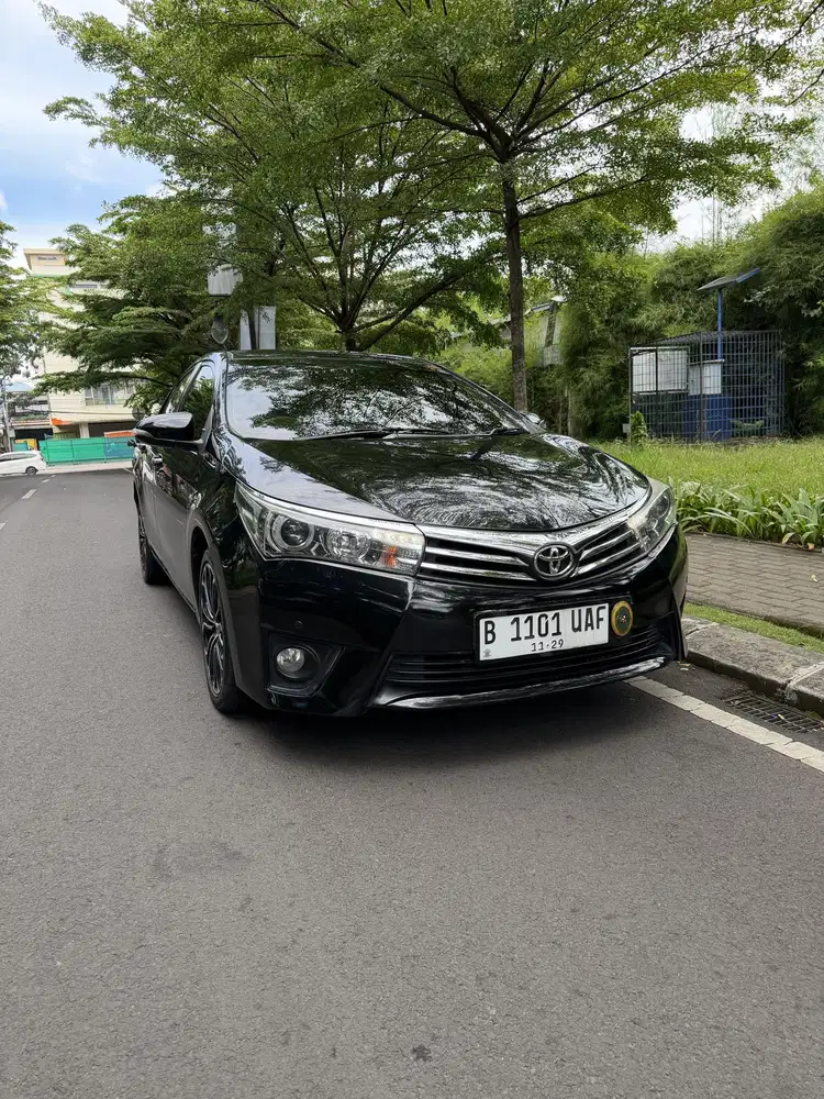 Toyota Altis V AT 2014 Matic terawat mulus