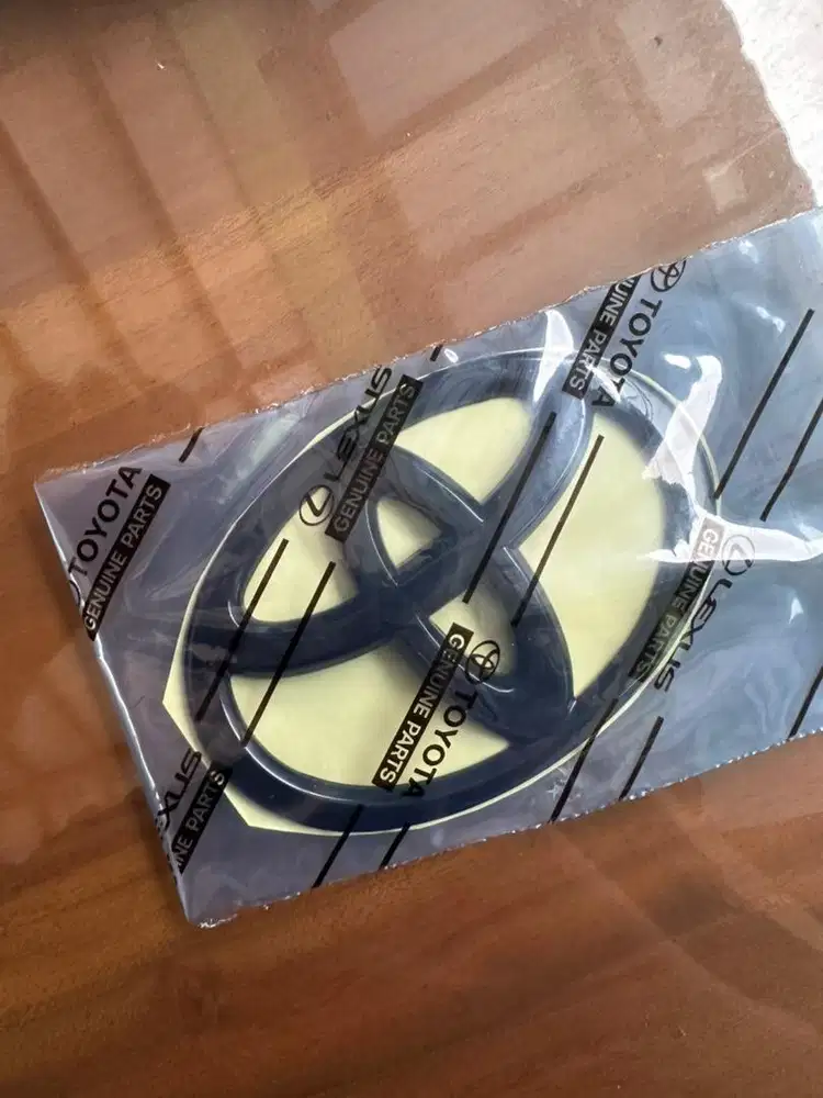 Emblem Grill Depan Belakang Fortuner GR