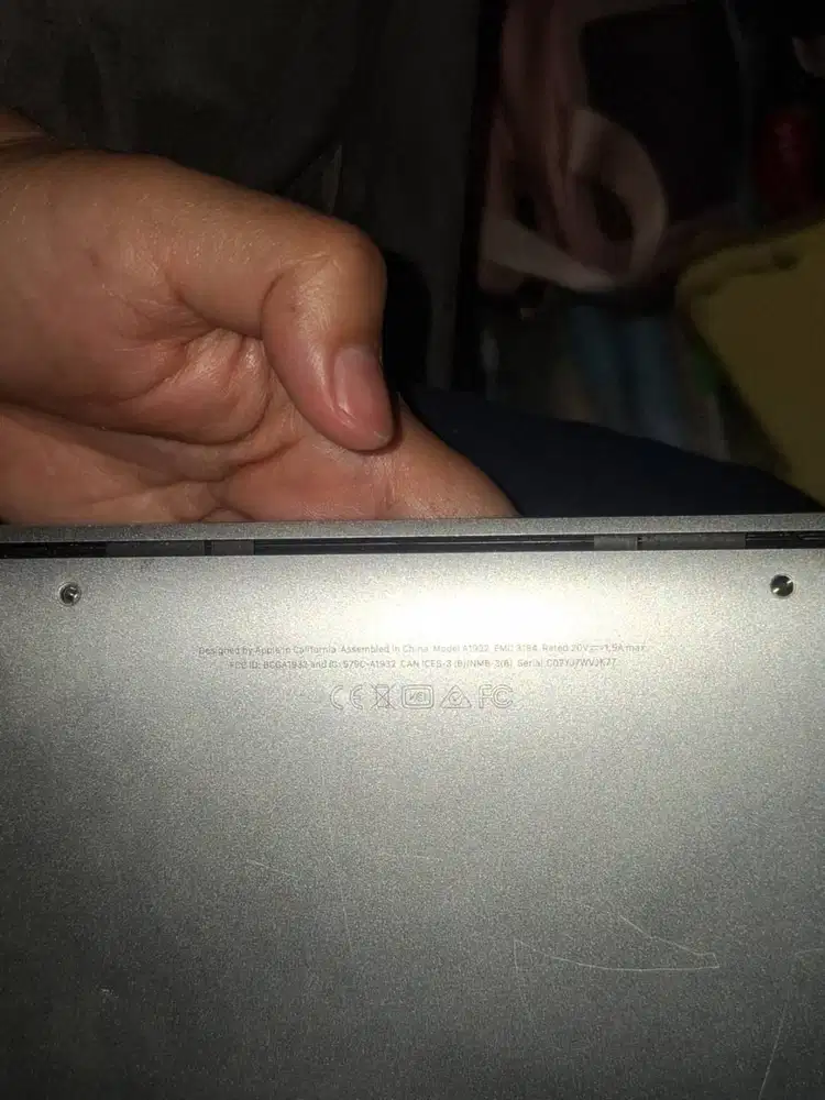 Macbook air 2019 tipe a1932 minus matot