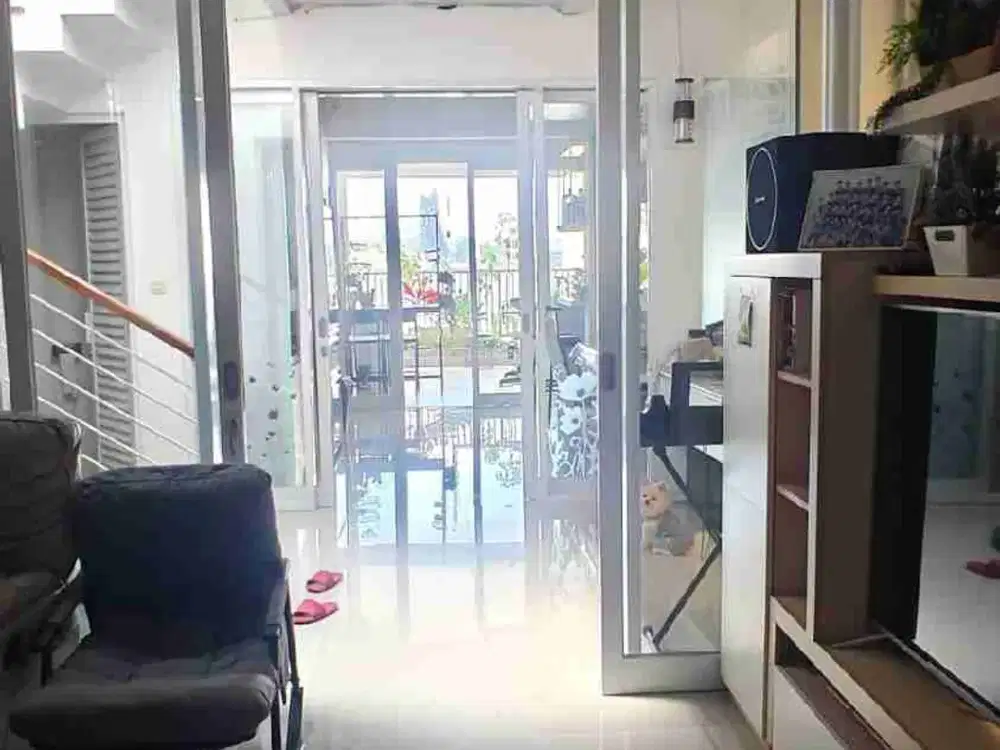 Rumah kasep minimalis 2.5 lantai di Gegerlalong