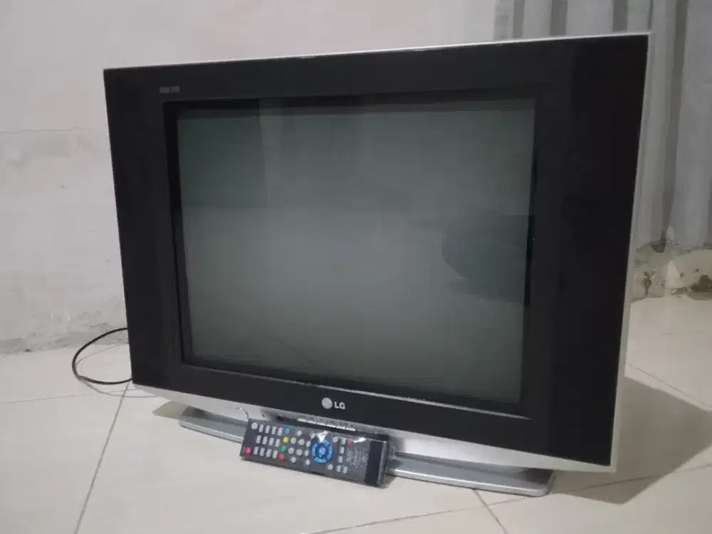 Tv LG 21 inci layar datar slim masih mulus seperti baru lengkap remot
