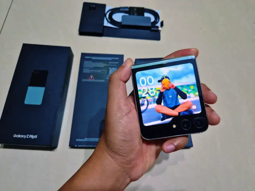 Samsung Z Flip 5 8/512 Mint Mulus Snapdragon 8Gen2 Resmi SEIN