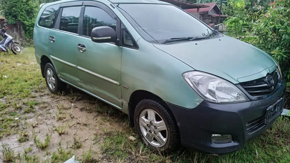 Toyota Kijang Innova 2006 Bensin