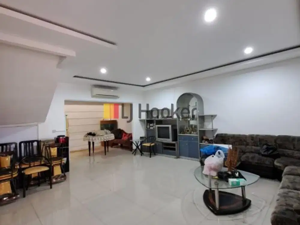 Rumah dekat sekolah penabur dan JTS di Janur Elok kelapa Gading Jakarta Utara Ukuran 187 m2