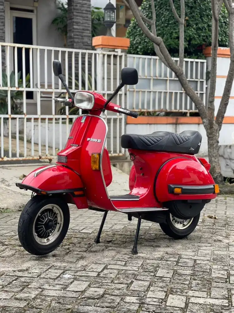 Vespa spartan 200cc Signal red restorasi