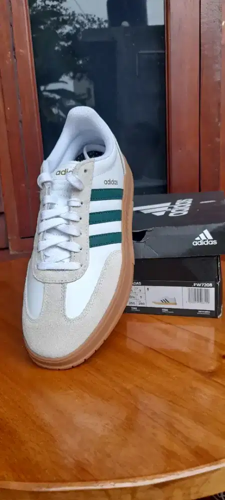 Adidas Gradas BNIB size 40 Unisex