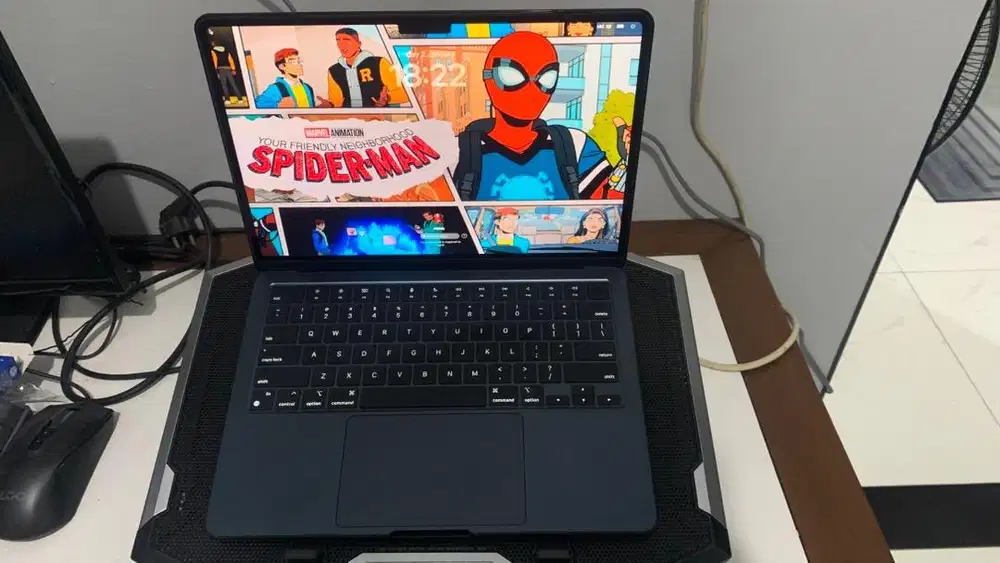 Macbook Air M2 (Like New)