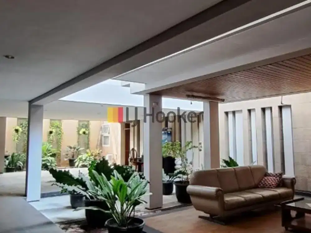 RUMAH MEWAH DESAIN PENUH CAHAYA ALAMI DI PULO MAS JAKARTA TIMUR