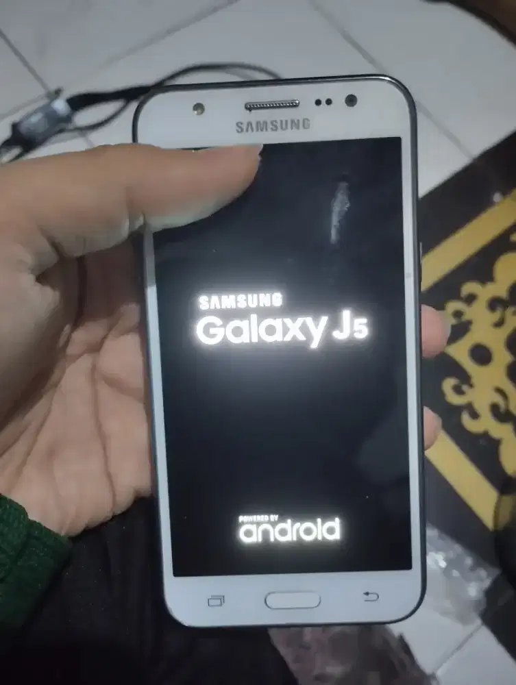 Samsung J5 mulus. Boleh di cek.