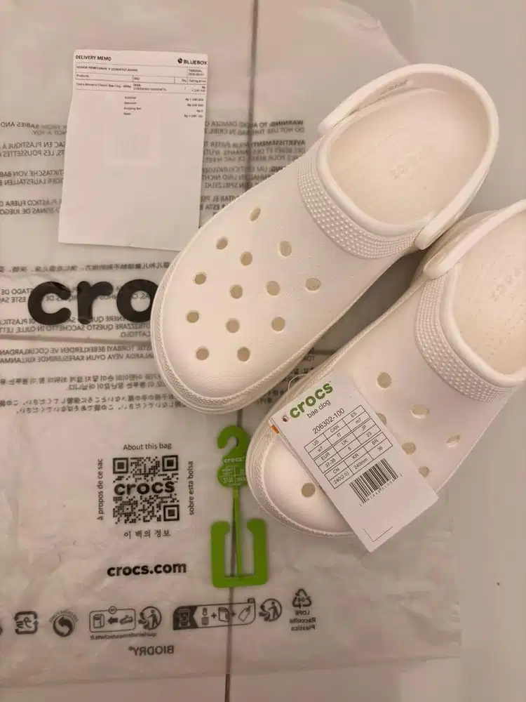 CROCS ORIGINAL- LIKE NEW Uk w7 (Dijual karena salah ukuran)