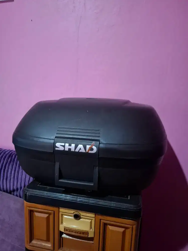 Box Motor, SHAD SH 42 Liter, cukup sampe buat 2 helm.
