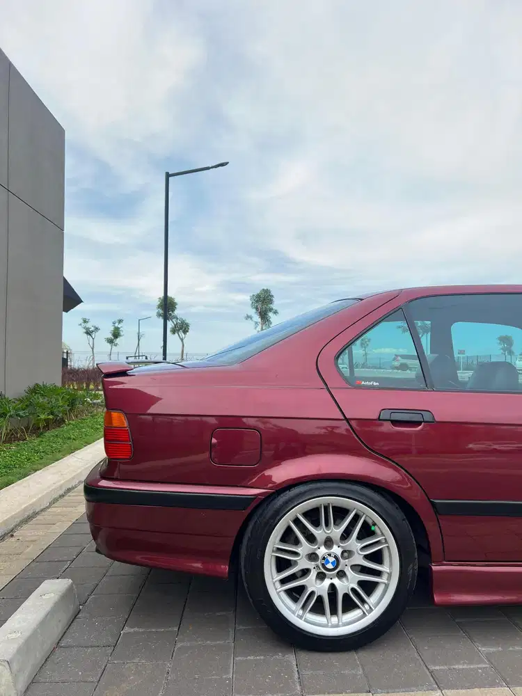 BMW 323i 1998 Bensin