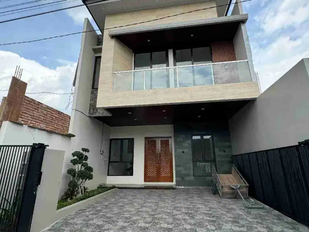 Rumah Mewah 2 Lantai Siap Huni