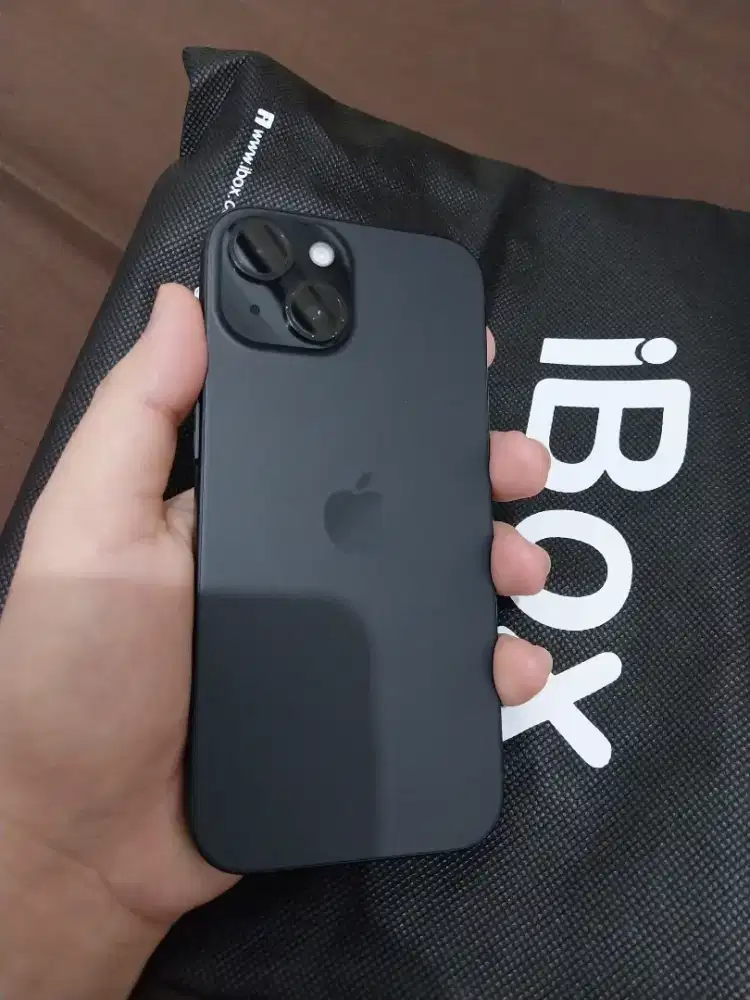 Iphone 15 128gb hitam garansi ibox 2026