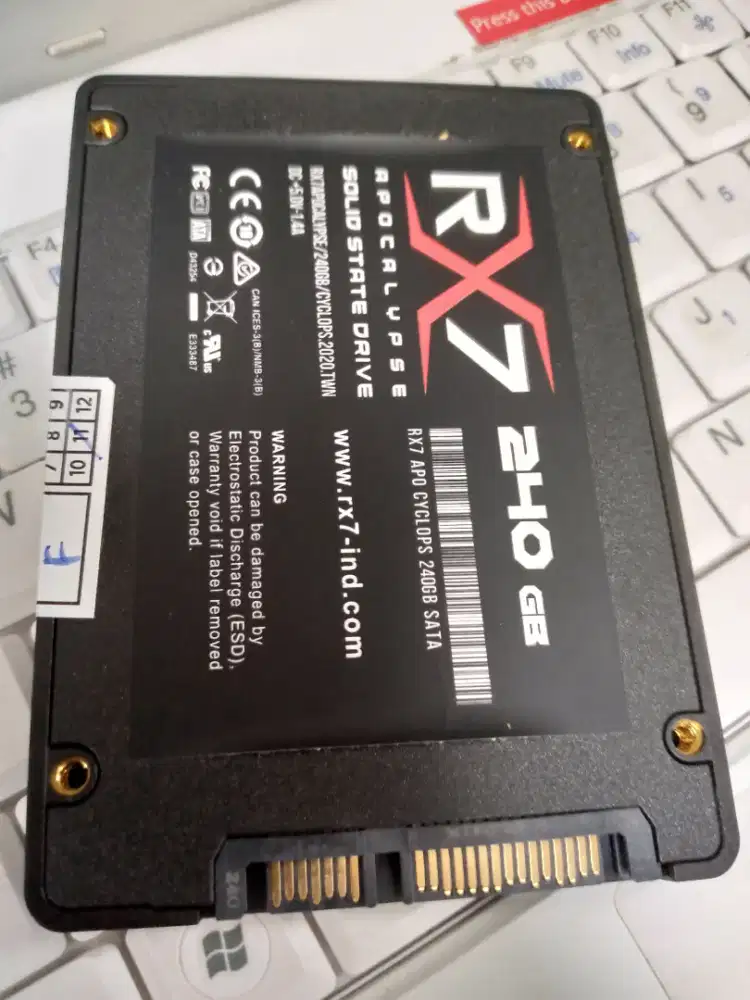 JUAL SSD 240GB UDAH ADA WINDOWS10 SECOND NORMAL LANCAR JAYA SIAP Pake