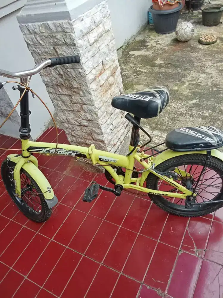 Sepeda lipat anak merk Jet Force UK 20