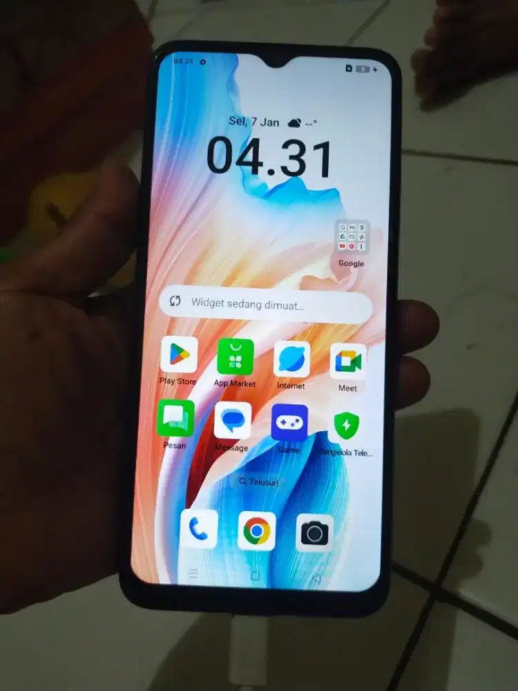Oppo A18  4/128  minus gompal dikit kecil di basel. aman normal