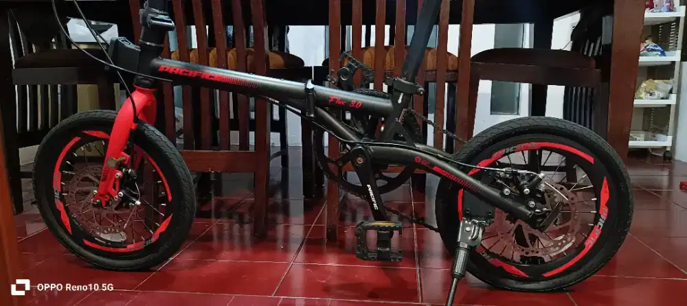 Sepada lipat pasific