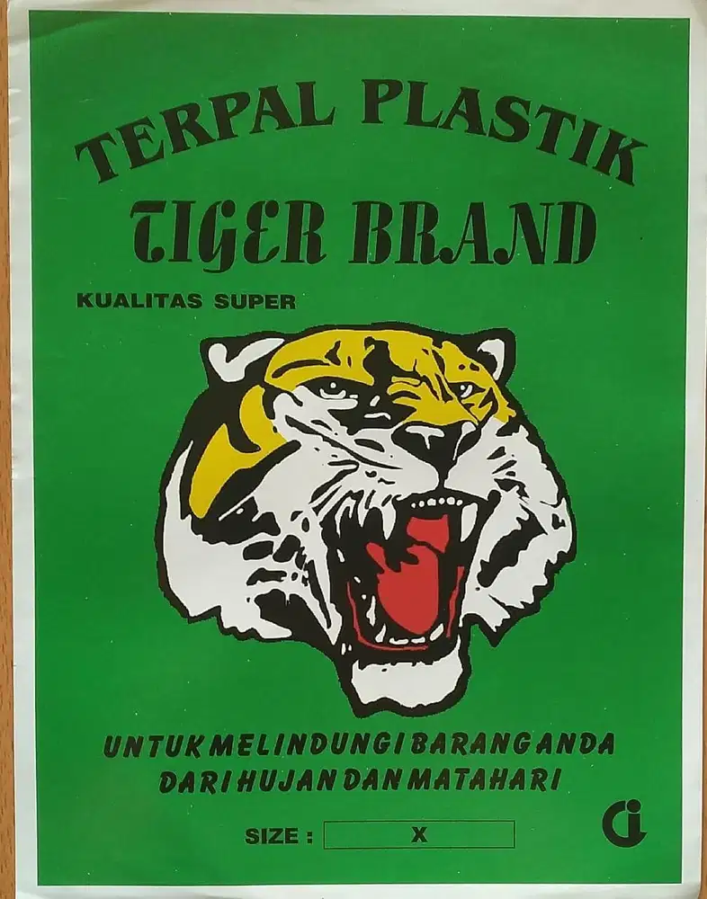 Karyawan wanita bagian administrasi