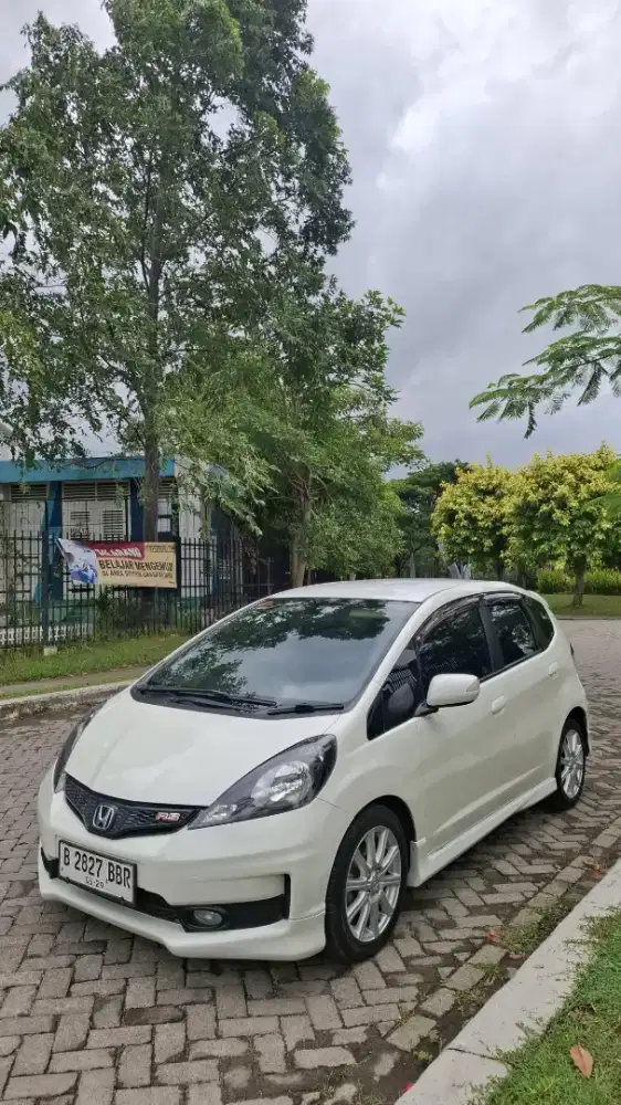 Dijual Honda Jazz 2014 AT