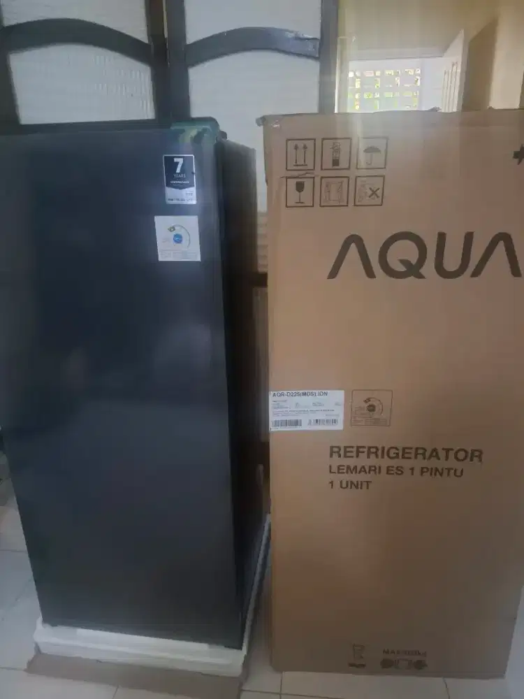 JUAL CEPAT KULKAS AQUA BARU, (Bisa Nego)