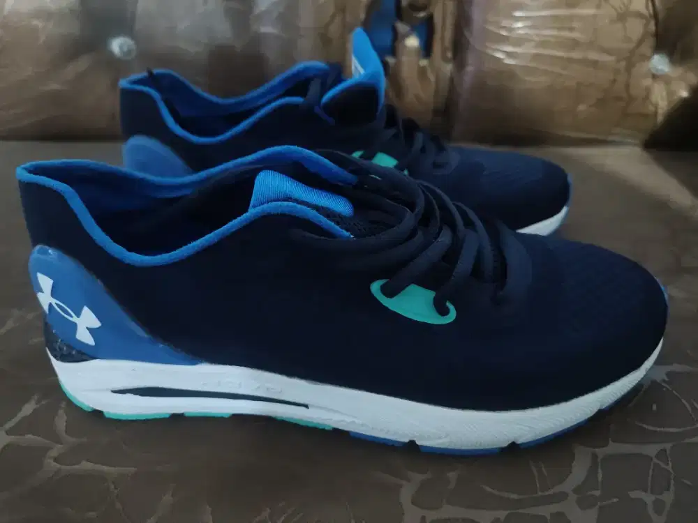 Sepatu UnderArmour size 43 baru