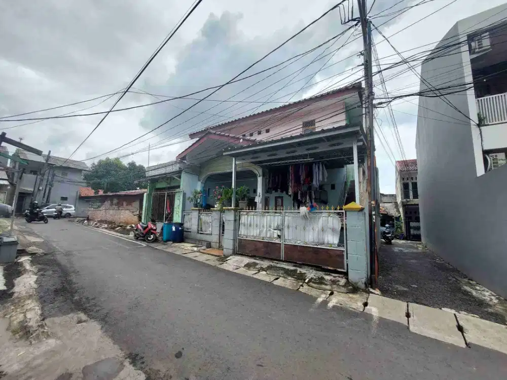 TURUN HARGA! Dijual Cepat Rumah Lokasi Strategis di Pondok Bambu, Jakarta Timur! Terdapat Kosan dan Kios.