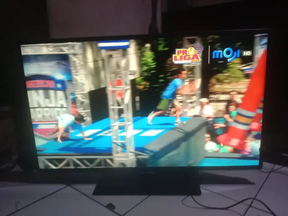 Tv led  digital polytron 40  inci.. Kondisi normal