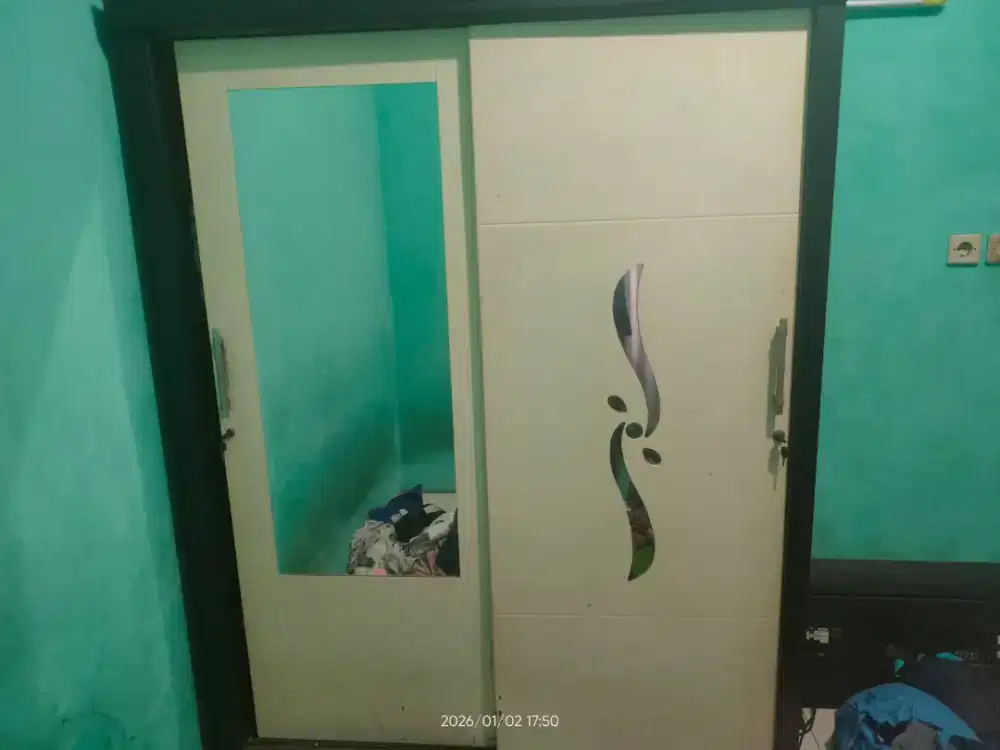 Lemari baju 2 pintu