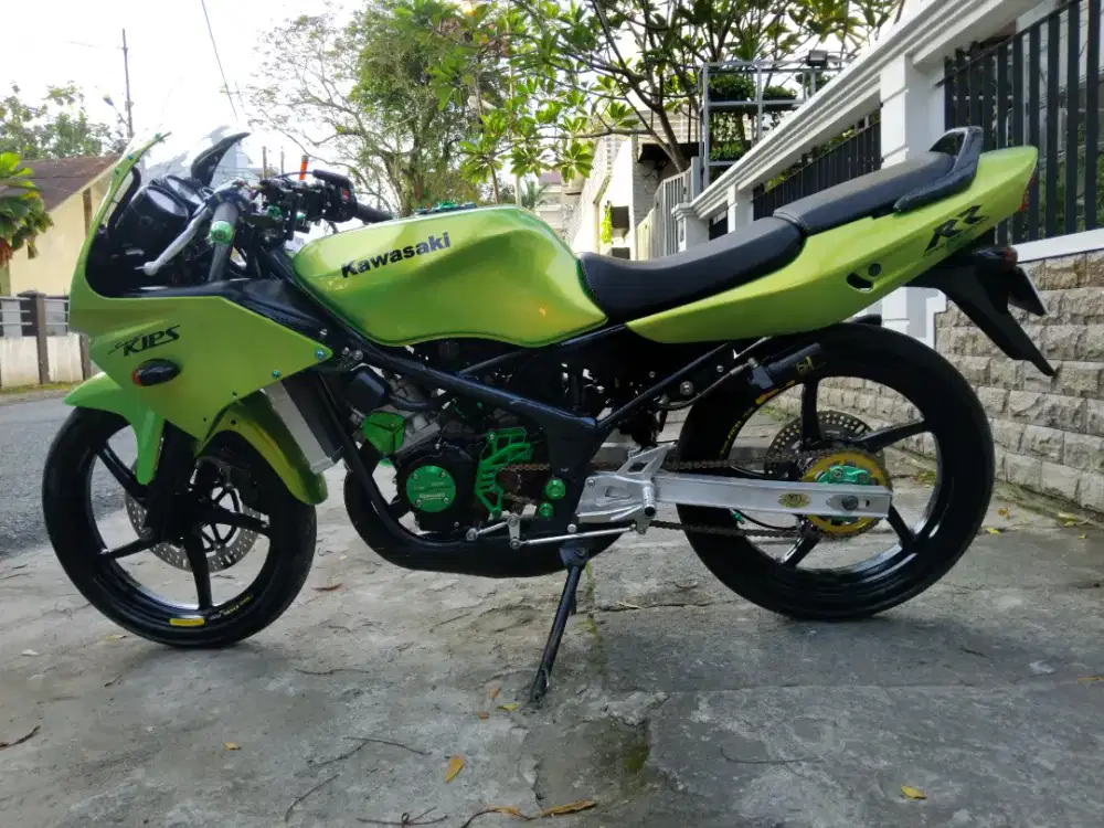Ninja rr tahun 2011,plat,pajak hidup,asli warna hitam
