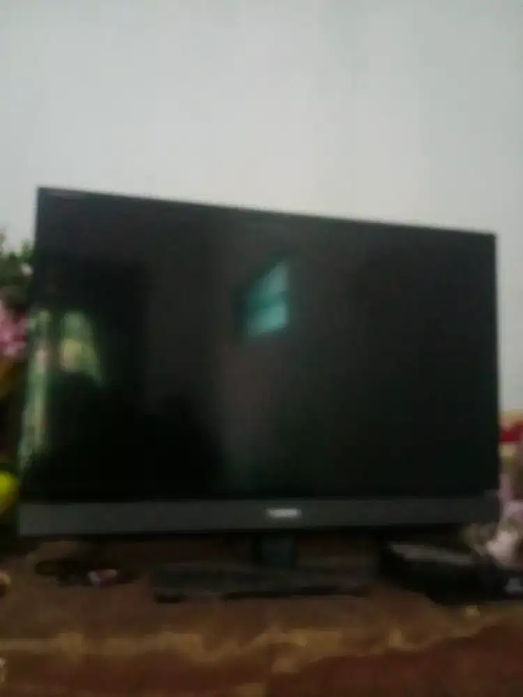 DIJUAL TV TOSHIBA LED 32 inc (semuanya masih bagus) OK