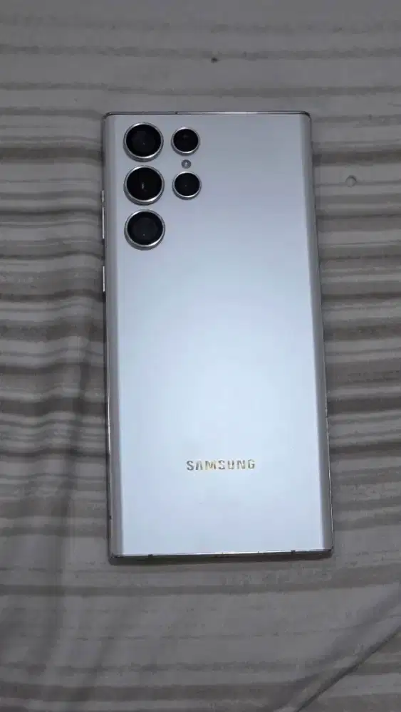 Dijual Hp Second Samsung S22 Ultra 12/256 warna putih